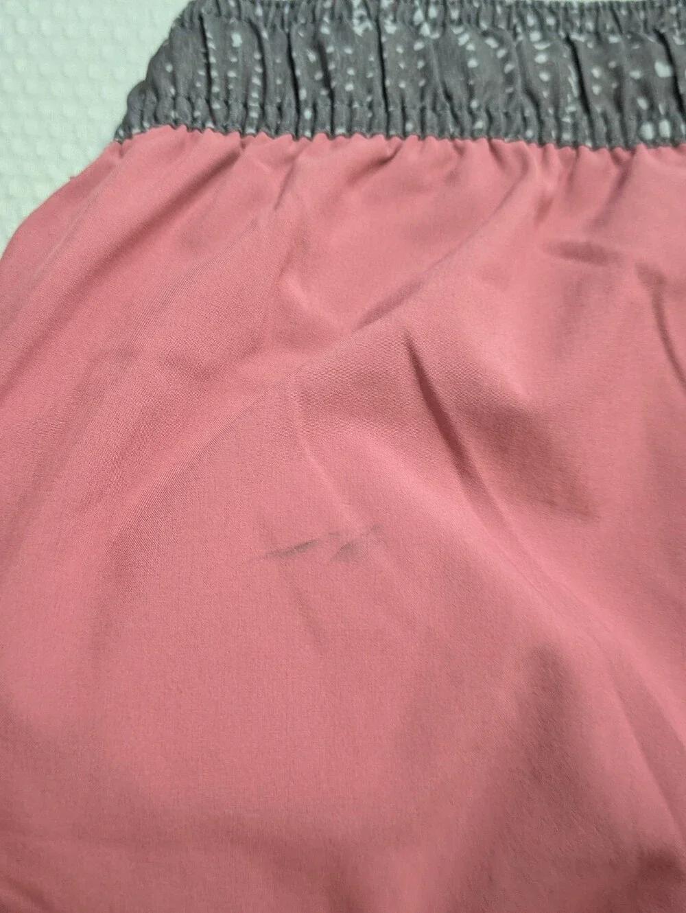 Vuori Kore Shorts Mens L Salmon Red Lined 7